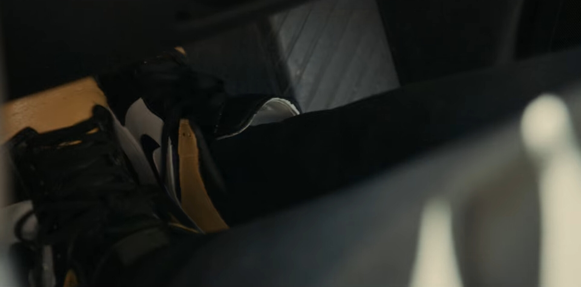 Lupin Netflix Parte 2 Air Jordan 1 Mid Yellow Toe