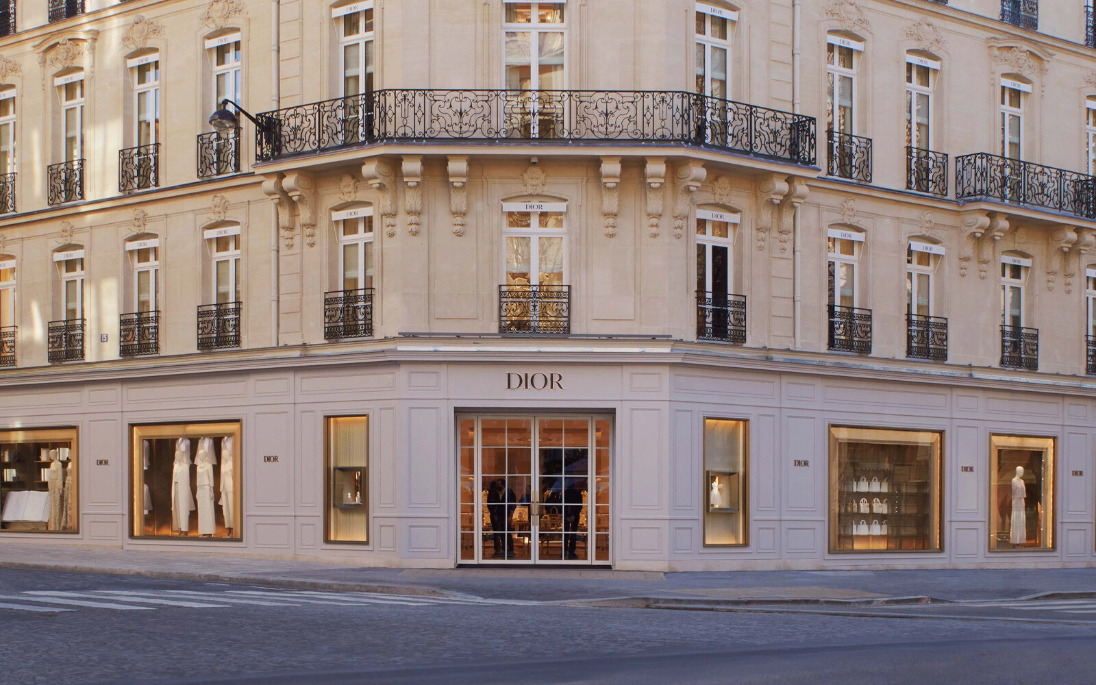 Dior Palazzo Avenue Montaigne Parigi