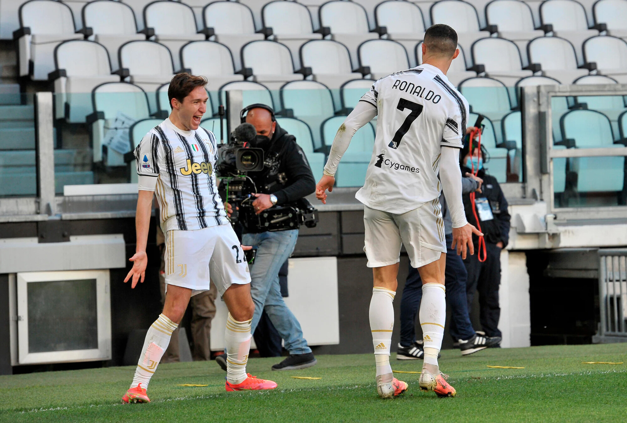 Cristiano Ronaldo e Federico Chiesa Juventus